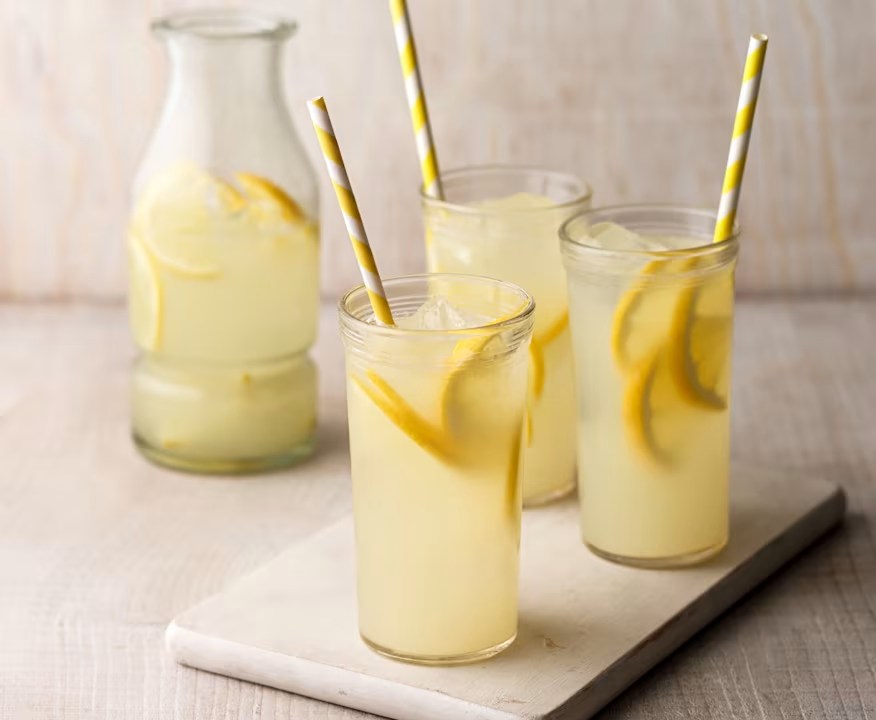 Serinelemk için sağlıklı bir seçim Limonata